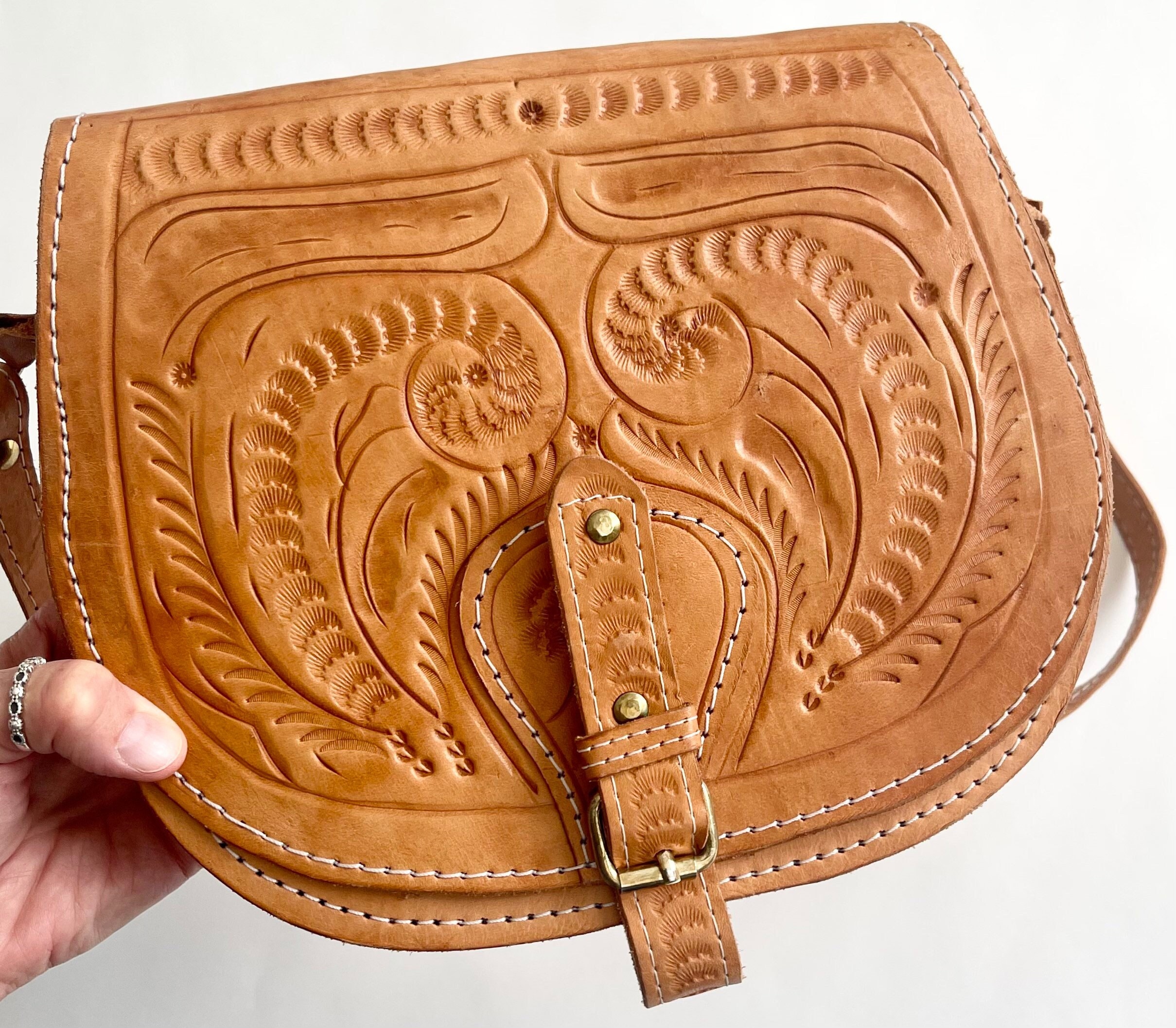 Vintage Deluxe Leather Crossbody Saddle Bag | Pampora Leather