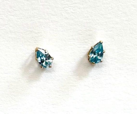 Vintage 14K Gold Stud Earrings Solid Gold Aquamarine Blue Topaz Teardrop Studs Dainty Minimalist Delicate Jewelry