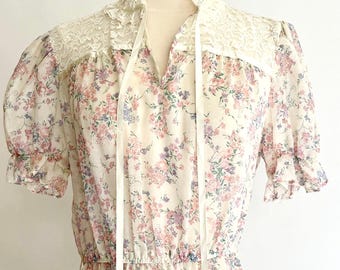 Vintage 70s Pastel Floral Prairie Dress Lace Trim Short Sleeve