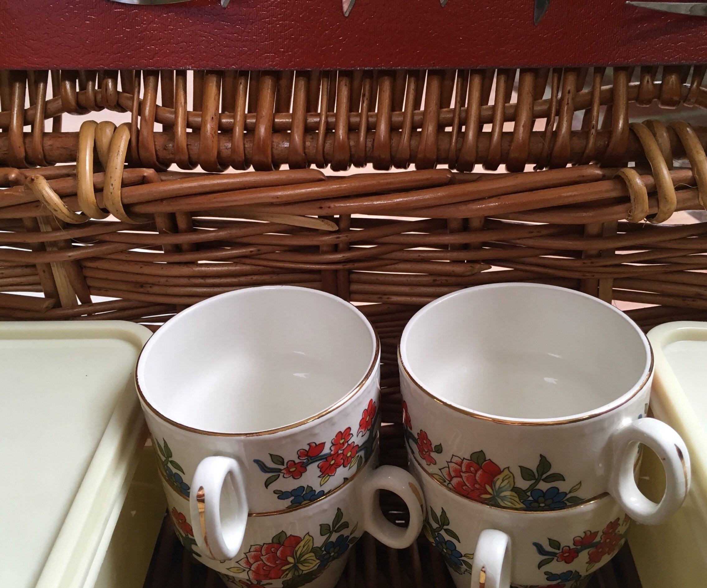 English Picnic Basket Saks Fifth Avenue by Brexton Vintage Set Setting