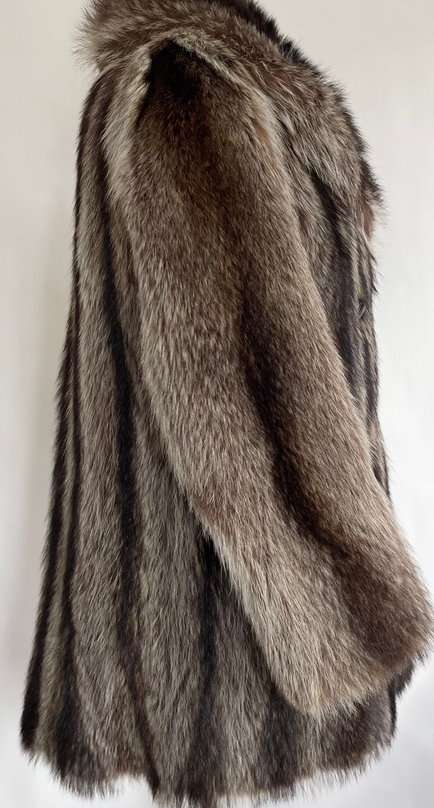 Luxurious Coyote Fur Coat Vintage Albert Furs Eastgate Plaza Women's ...