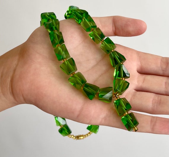 Heavy Green Beaded Necklace Vintage Jewel Tone Cu… - image 3