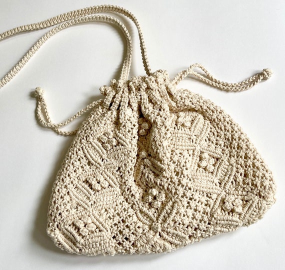 80s Macrame Drawstring Bag Crossbody Purse Vintage Bass Made in Philippines Natural White Boho Folk Hippie Beach Summer Bag