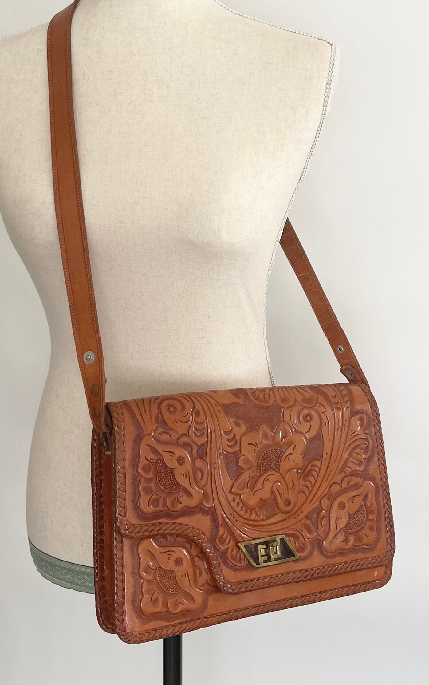 Vintage 70s Tooled Leather Floral Purse