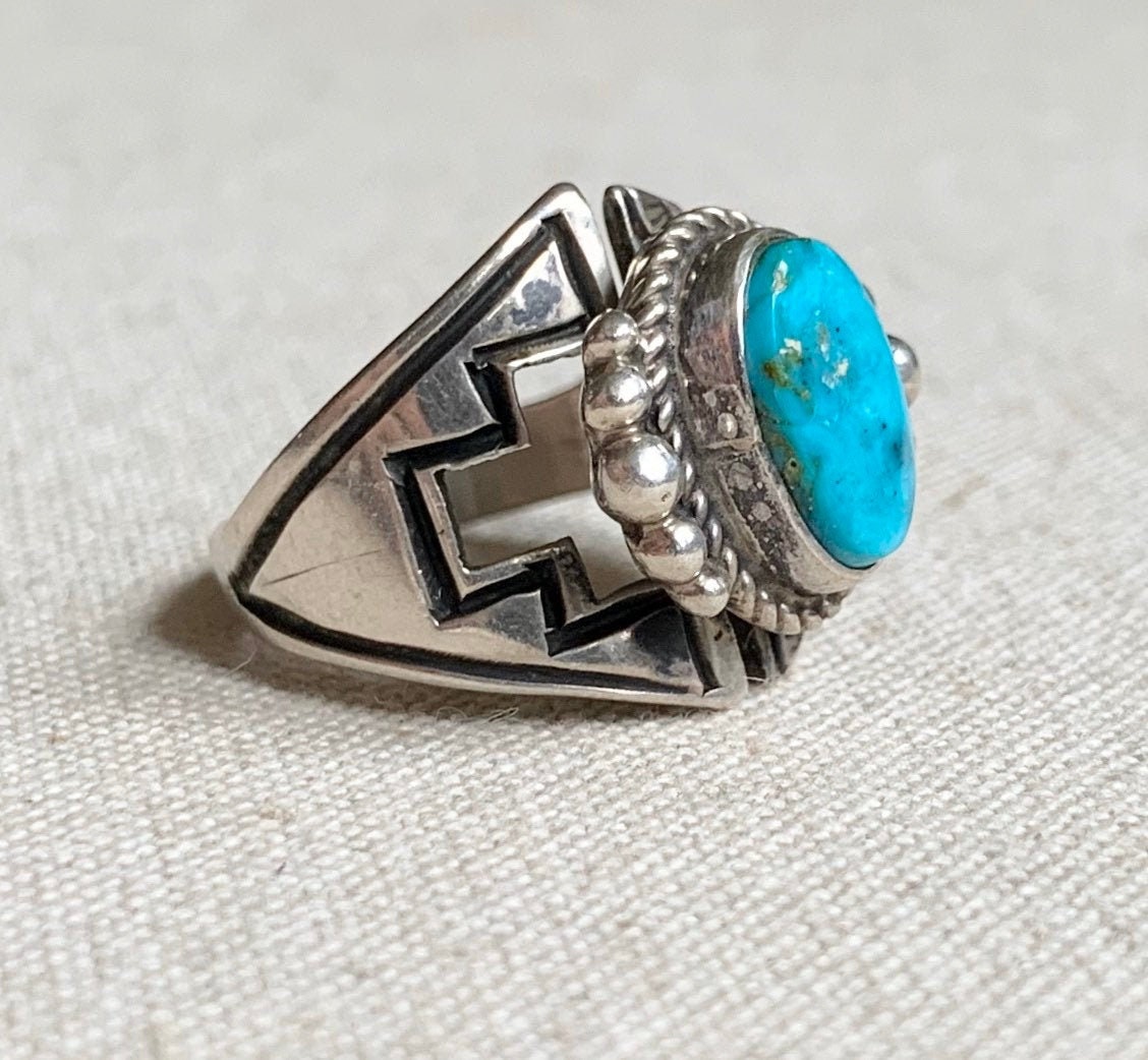 Detailed Vintage Native American Navajo Sterling Silver Ring Detailed Vintage Native American Navajo Sterling Silver Ring