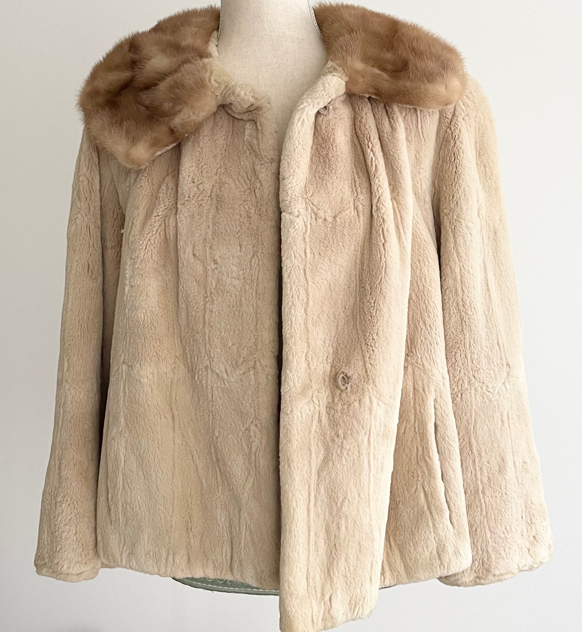 Sleeveless Monogram Mink Coat - Ready-to-Wear 1AB7BI