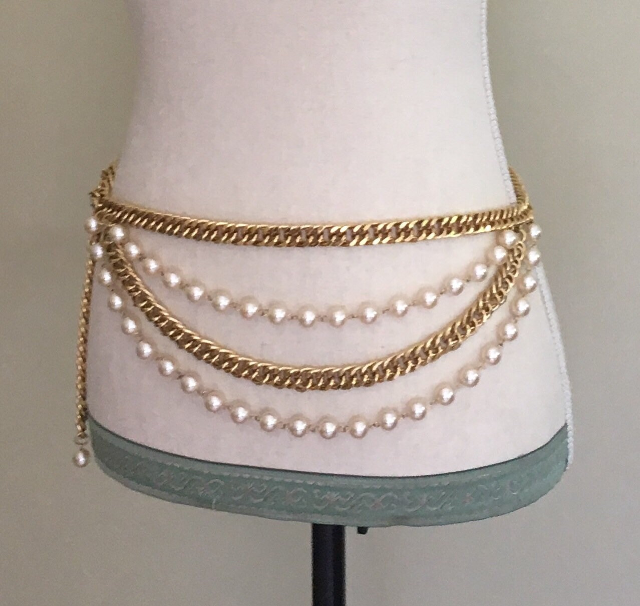 Gold Chain Belt Pearl Beads Rock and Roll Vintages 80s Adjustable