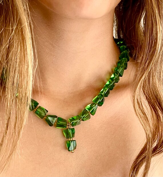 Heavy Green Beaded Necklace Vintage Jewel Tone Cu… - image 2