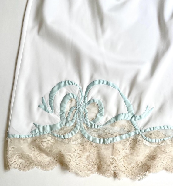 White Lace Slip Skirt Vintage 60s Odette Barsa Lace Light Blue Satin Bow Appliqué Half Slip Skirt Womens Sleep Lounge Wear