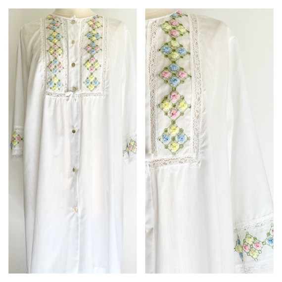 Floral Embroidered White Nightie Cover Up Dressing Gown Vintage 50s 60s Cotton Blend Pink Blue Flowers Green Embroidery Made in USA Lace
