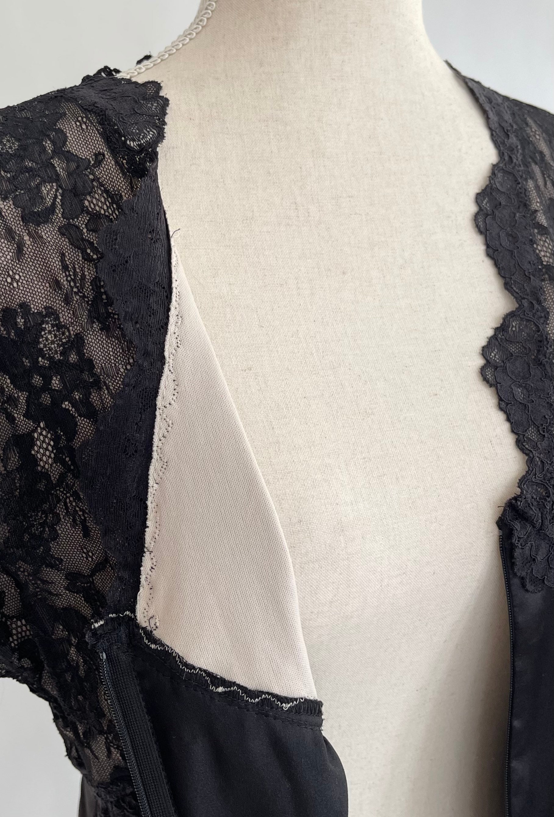 La Petite Coquette NYC Black Lace Dressing Gown House Dress Robe Slinky