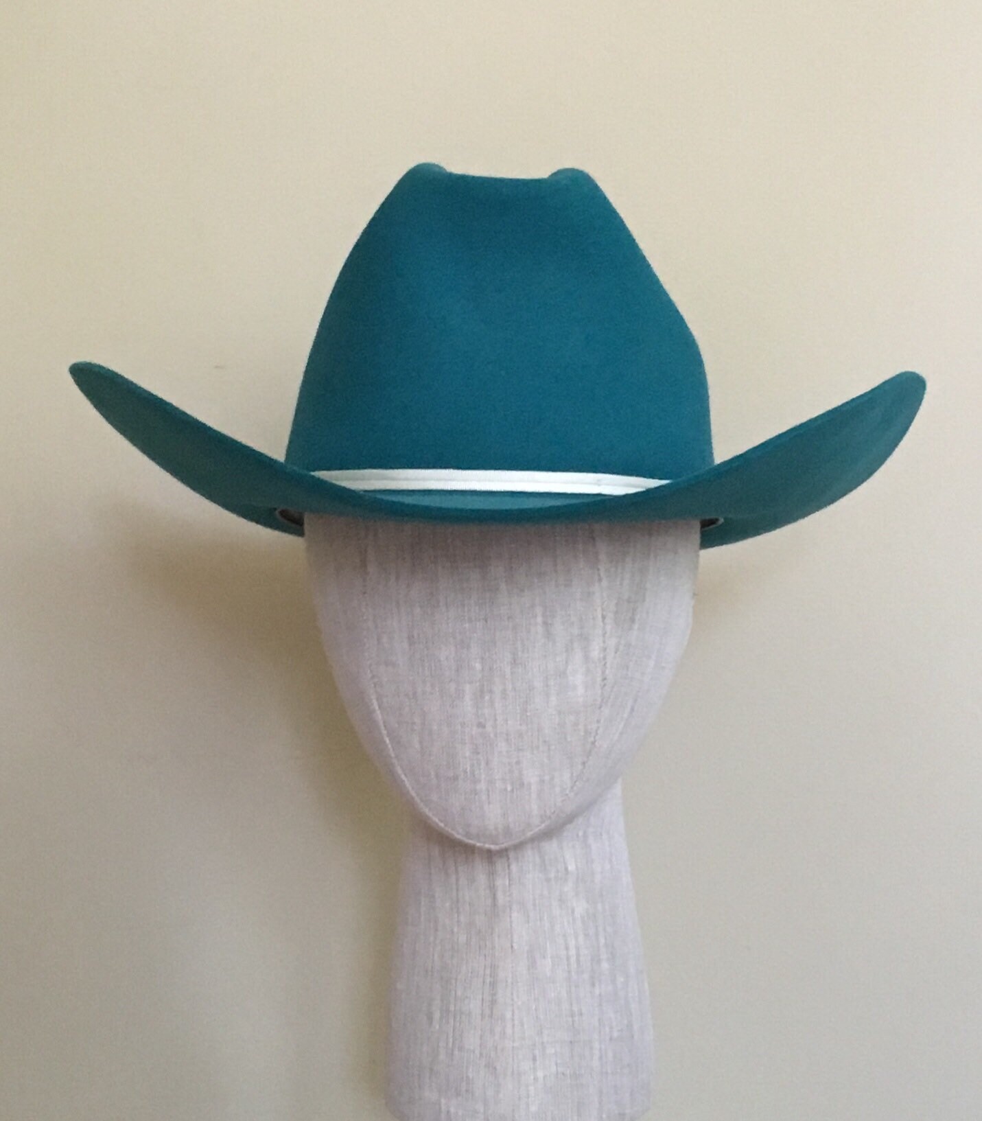Texan with turquoise hat size OSFA Rodeo King 7X Turquoise Open Crown Felt Hat | Ranch-Land  main image 2