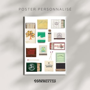 Peut inclure: Un poster blanc avec une grille de 15 boîtes d'allumettes présentant divers motifs. Les boîtes d'allumettes sont disposées en grille et présentent une variété de motifs, notamment un arbre, une vague, une grenouille, un oiseau et un palmier. Le poster est intitulé "POSTER PERSONNALISÉ" et porte le mot "COMMETTES" en bas.