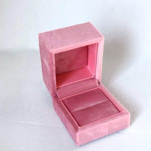 Velvet Pink Velvet Ring Box: Engagement Proposal Pink Ring Box Cute proposals ring box