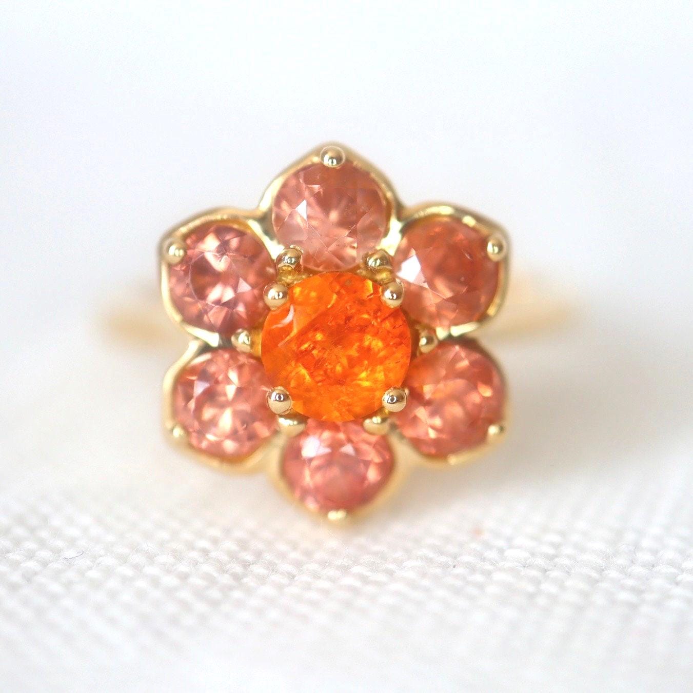 Anello con alone Fanta Garnet e Spinello Arancione Anello con alone edoardiano color tramonto. Realizzato su ordinazione.