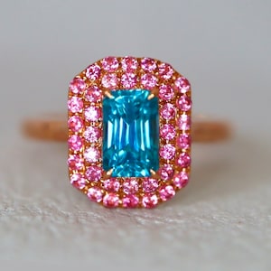 Neon Blauer natürlicher Zirkon Ring rosa Spinell Halo Ring Smaragd Schnitt natürliche Zirkon Ring blau und rosa Geschenk für sie. 14K Rosegold Größe 7 RTS