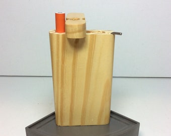 Caja para tabaco de 4 pulg. de madera de pino con resorte de 3 pulg.