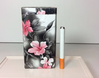 One Hitter Dugout Tropical Flower Pink Hibiscus Black & White Material Fabric on Wood Spring Loaded 4" Tobacco Box Case + 3" Digger Bat Pipe