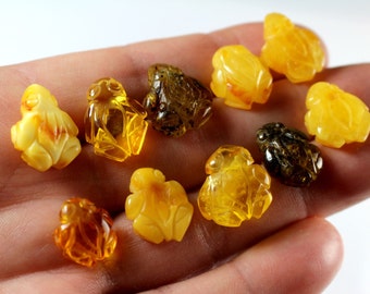 FROGs Handmade Miniature Carved Mixed Figurine Genuine Baltic Amber LOT207