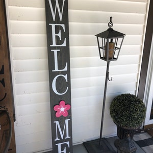Welcome sign with interchangeable designs