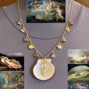 Nascimento de Vênus Afrodite Deusa Grega Romana Colar de Ouro Ajustável Feito à Mão, Concha, Drusa de Ouro Rosa, Deusa, Cisne, Rosa, Pomba, Maçã