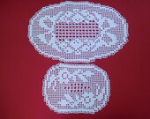 White oval lace tablecloth set of 2 (34x22cm or 13.38x8.66 quot and 22x16cm or 8.66x6.29 quot ), lace doily, Christmas gift, table centrepiece