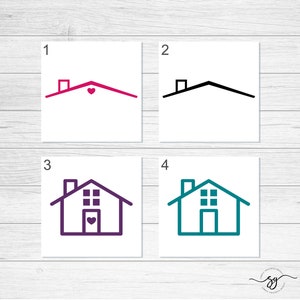 K&ouml;nnte beinhalten: Vier minimalistische Hauslogo-Designs in Pink, Schwarz, Lila und T&uuml;rkis. Jedes Design zeigt ein Dach und einen Schornstein, einige enthalten ein Herz oder Fenster und eine T&uuml;r. Die Logos befinden sich auf wei&szlig;en Quadraten vor einem Holzmaserungshintergrund.