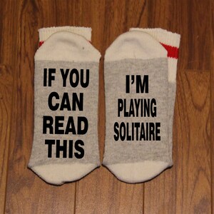 Wenn Sie das lesen können ... Ich spiele Solitär (Wortsocken - Lustige Socken - Neuheitsocken)