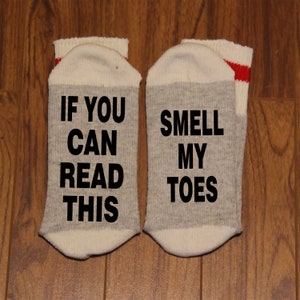 Wenn du das lesen kannst ... riechen meine Zehen (Wort Socken - Lustige Socken - Neuheit Socken)