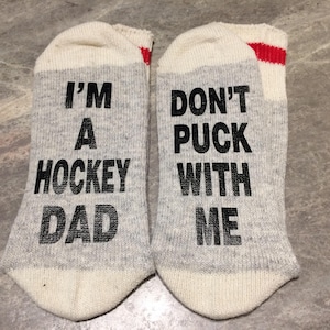 Soy un papá de hockey... No juegues conmigo (calcetines de palabras - calcetines divertidos - calcetines novedosos)