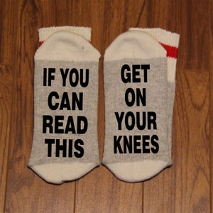 If You Can Read This ... Get On Your Knees (Word Socks - Funny Socks - Novelty Socks)
