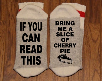 If You Can Read This ... Bring Me A Slice of Cherry Pie (Word Socks - Funny Socks - Novelty Socks)