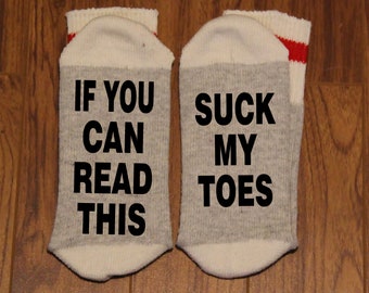 If You Can Read This ... Suck My Toes (Word Socks - Funny Socks - Novelty Socks)