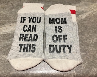 If You Can Read This ... Mom Is Off Duty (Word Socks - Funny Socks - Novelty Socks)