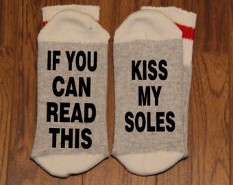 If You Can Read This ... Kiss My Soles (Word Socks - Funny Socks - Novelty Socks)