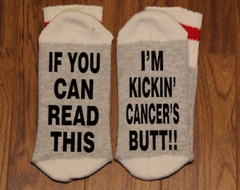 If You Can Read This .... I'm Kickin' Cancer's Butt!! (Word Socks)