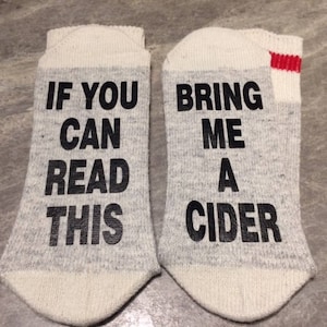 Wenn du das lesen kannst ... Bring mir einen Apfelwein (Wort Socken - Lustige Socken - Neuheit Socken)