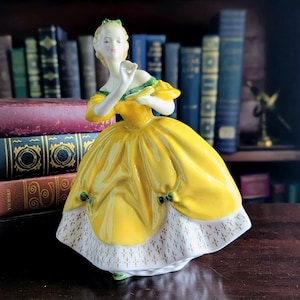 ロイヤルドルトン   ラストワルツ フィギュリン 貴婦人 k585 ロイヤルドルトン The Last Waltz 貴婦人 フィギュリン 飾物