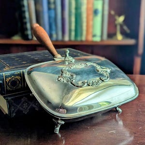 Vintage Silverplate Silent Butler | Wallace “Grande Baroque” Pattern Crumb Catcher | Vintage Crumb Tray Butler with Wooden Handle