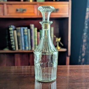 Vintage Art Deco Klarglas Karaffe | Nietenmuster | Mid Century 1950er Jahre Barzubehör | Schnaps Flasche mit Stopfen