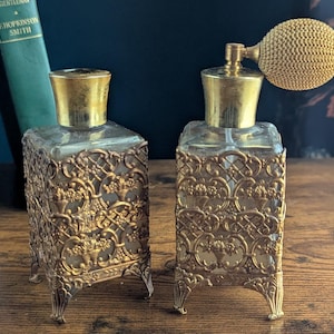 Vintage Gold Filigree Perfume Bottle Set – Ornate Hollywood Regency Vanity Decor – 1950s Glass Atomizer & Stopper Bottle Pair