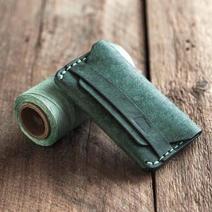Cartera Gofer / Tarjetero de cuero minimalista hecho a mano, cuero de grano completo curtido vegetal, regalo para él, billetera edc azul para hombre