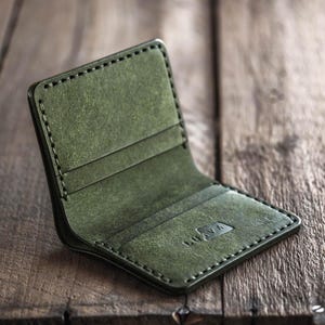 NERO Wallet | Handmade leather bi-fold wallet | Green wallet for men | Made in Finland with vegetable tanned full grain leather