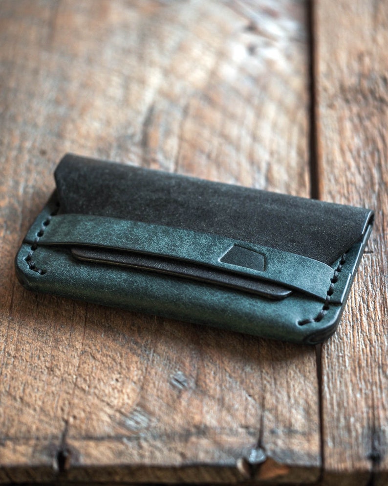 Luava handmade leather wallet card holder Gofer made in finland with vegetable tanned full grain leather. color option nocturnal