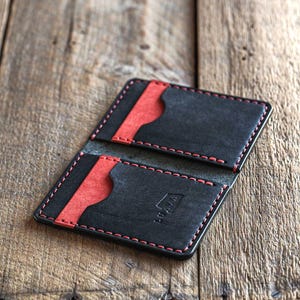 Cartera Ranch / Tarjetero de cuero hecho a mano con cuero italiano de grano completo curtido vegetal, billetera negra / Hecho en Finlandia