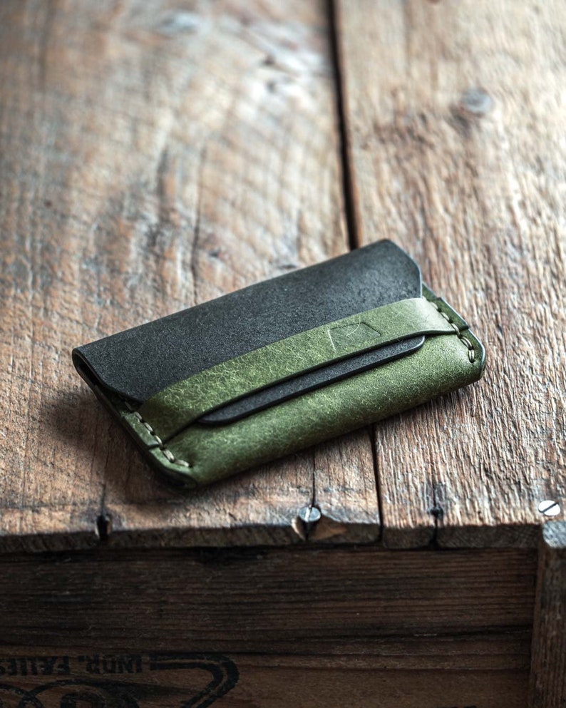 Luava handmade leather wallet card holder Gofer made in finland with vegetable tanned full grain leather. color option ranger front