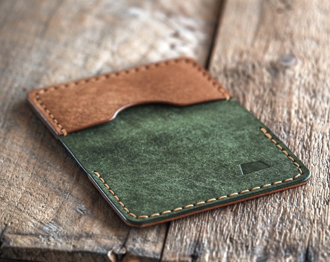 Journeyman Wallet | Handmade minimalist leather wallet | Vegetable tanned full grain Italian leather | Green cognac wallet made in Finland