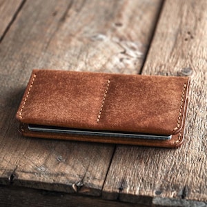 Cartera para pasaporte / Funda de cuero para pasaporte hecha a mano / Cuero italiano de grano completo curtido vegetal / Funda para pasaporte color coñac / Hecha a mano en Finlandia