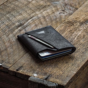 Vortex Wallet | Handmade minimalist leather wallet for men, card holder, vegetable tanned full grain leather, mens wallet made in Finland