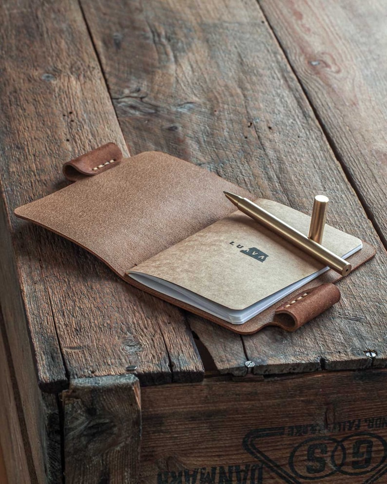 Handmade leather journal. Leather notebook cover. Leather sketchbook cover with a pen holder. Vegetable tanned leather from Italy. Handmade in Finland. open